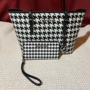 Michael Kors HOUNDSTOOTH PRINT SM TRAVEL TOTE